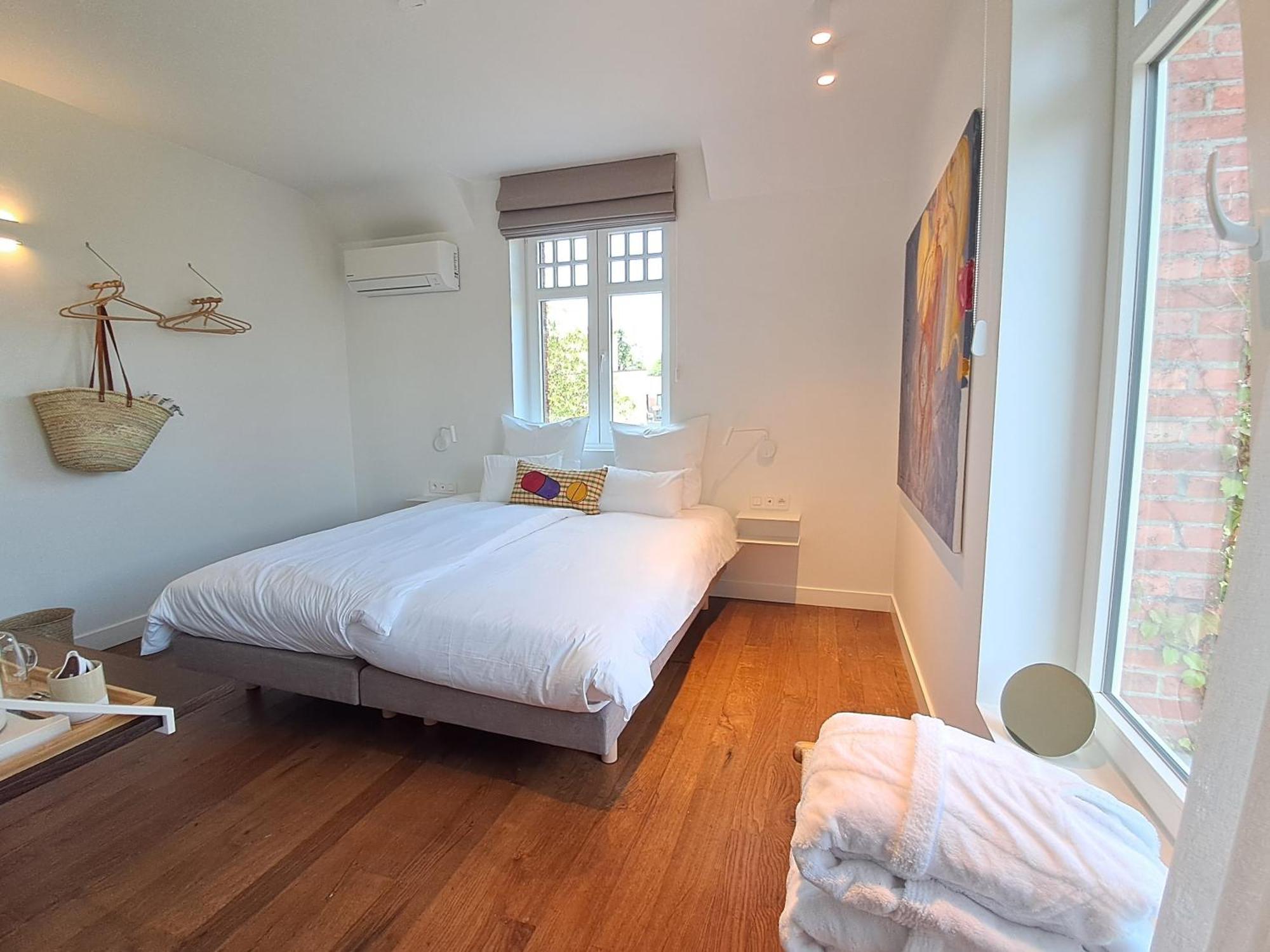 Het Bed Van Den Doktoor Meerhout Bagian luar foto