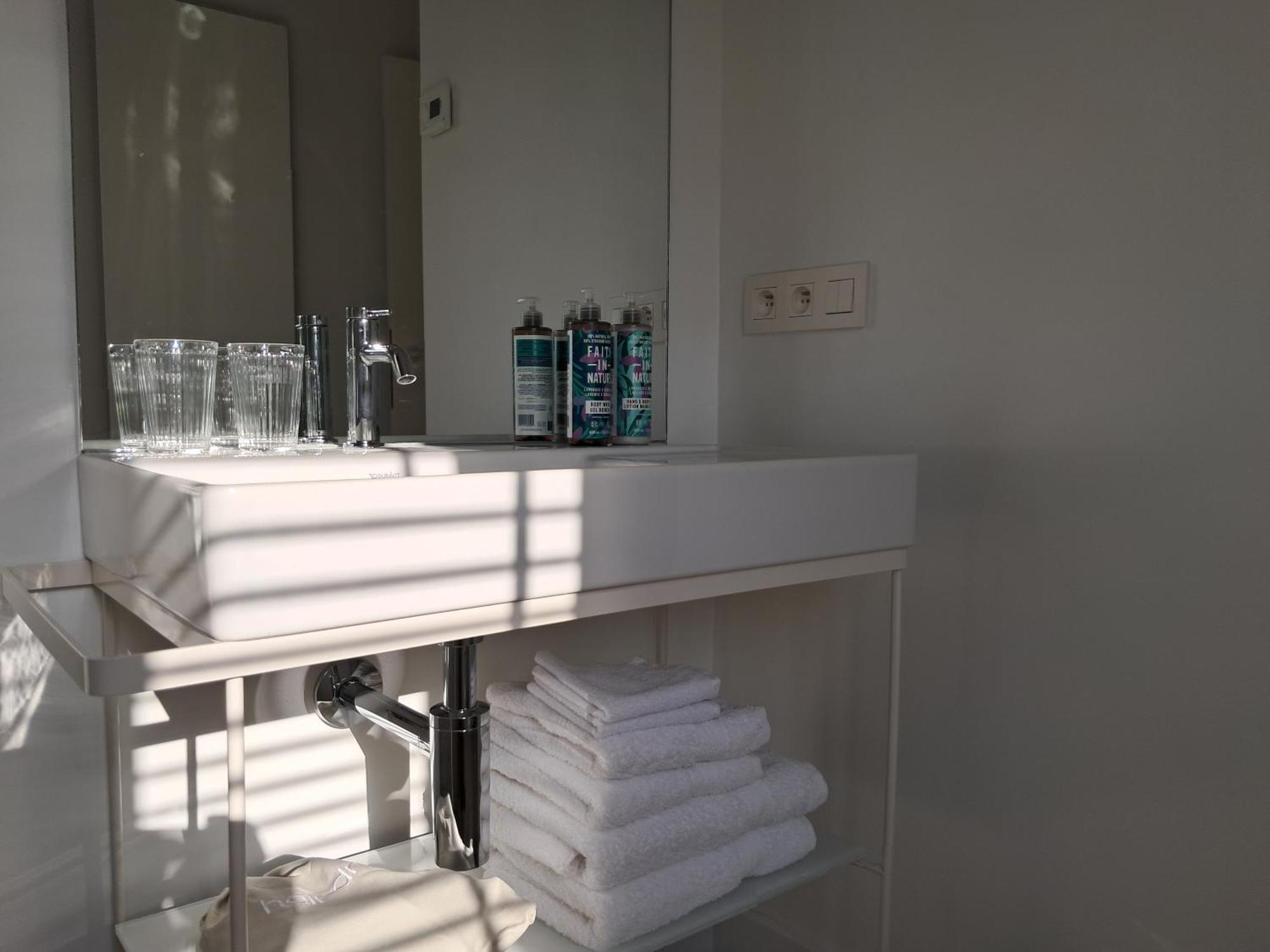 Het Bed Van Den Doktoor Meerhout Bagian luar foto